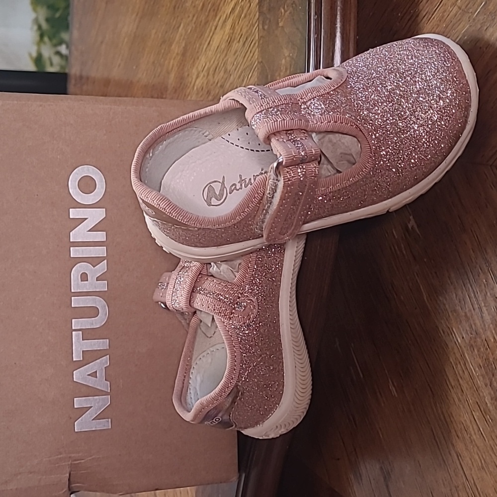 New in box! Naturino Ostuni Girls 22 size 6 toddler glitter sparkly beige shoe